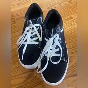 Vans Youth Size 6 - black